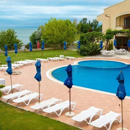 Апартамент 3 Bedroom Seaview /2nd Floor/