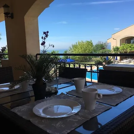 3 Bedroom Seaview /2nd Floor/ *