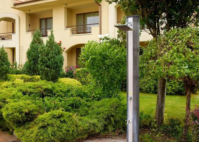 3 Bedroom Seaview /2nd Floor/ Appartamento *