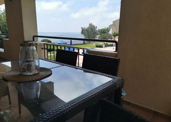 3 Bedroom Seaview /2nd Floor/ Appartamento *