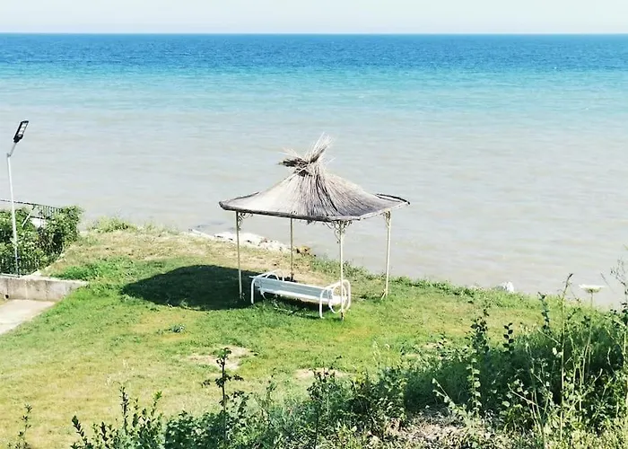 3 Bedroom Seaview /2nd Floor/ Topola