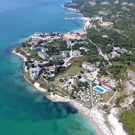 3 Bedroom Seaview /2nd Floor/ *