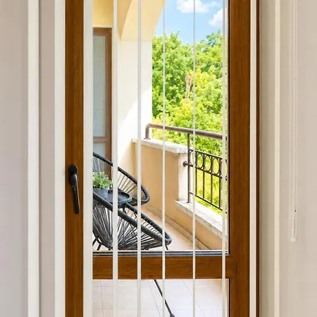 Apartment 3Br Sea View Apartment -2Nd Fl - 50M From The Sea