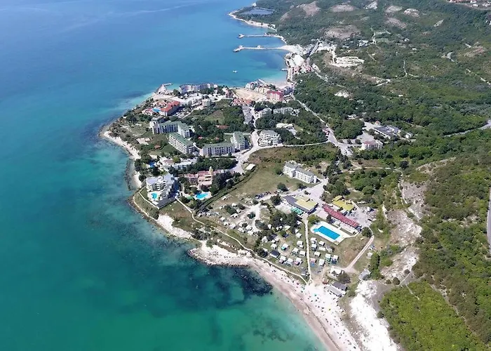 3 Bedroom Seaview /2nd Floor/ *